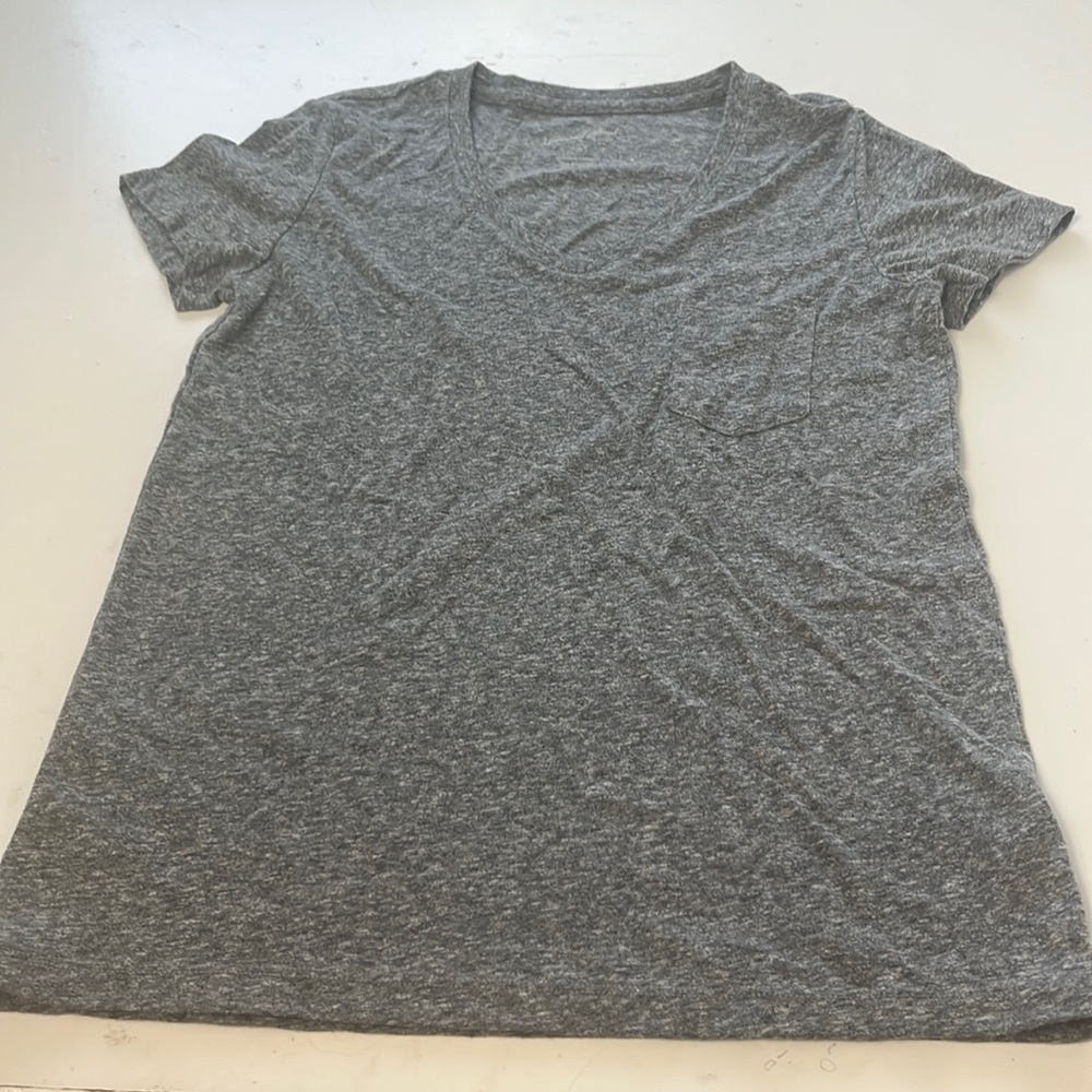 Universal Thread XS Gray Short Sleeve V Neck Pocket T Shirt